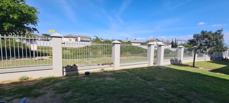 To Let 2 Bedroom Property for Rent in Burgundy Estate Western Cape